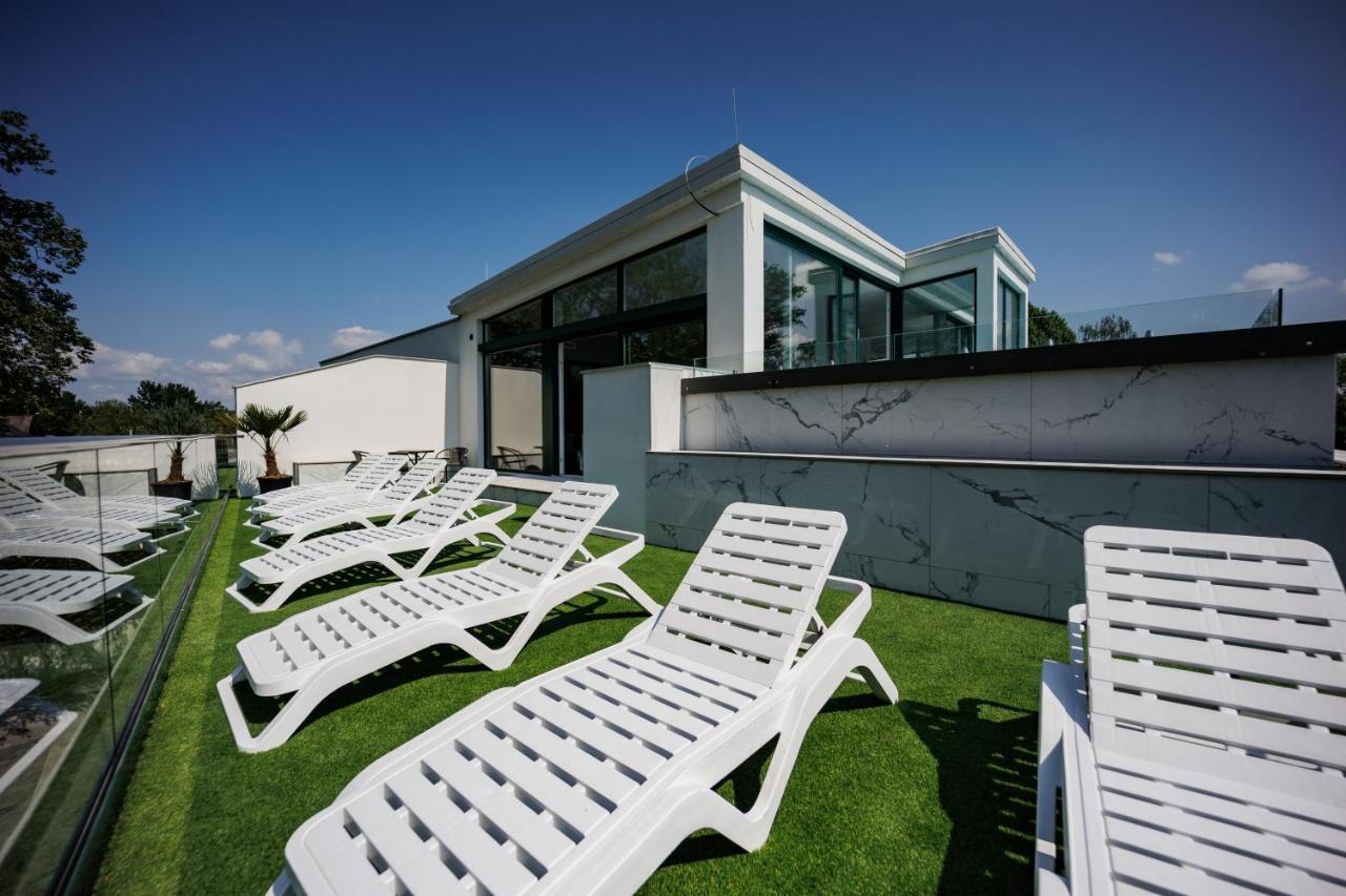 Villa Bauhaus Wellness Apartman Fsz. 3 Siófok Exterior foto
